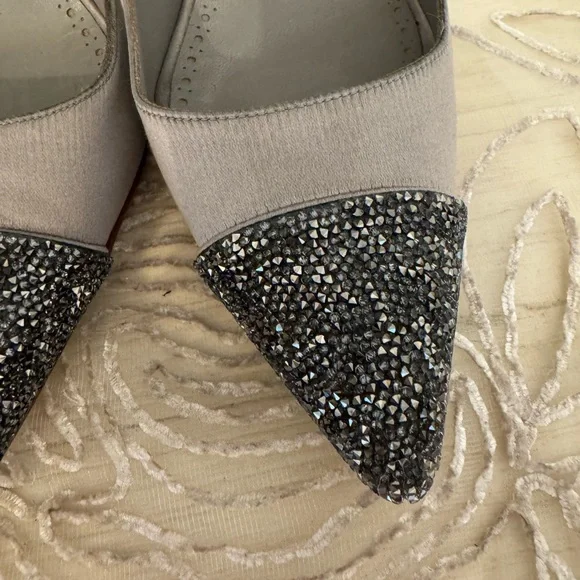 Manolo Blahnik Crystalbi pumps
Absolutely stunning!!! No box.. Dust bag only - Picture 11 of 17